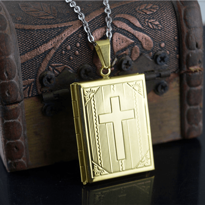 Christianartworkshop Practical Style Openable Bible Shape Pendant Necklace - Golden - image 1