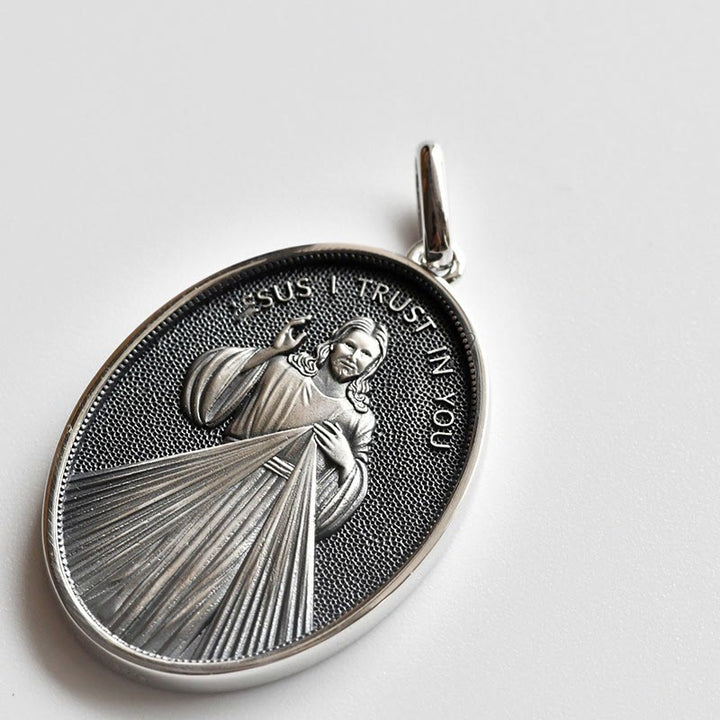 Christianartworkshop Antique Style Sterling Silver Antique Divine Mercy Jesus Oval Medal Necklace - image 4