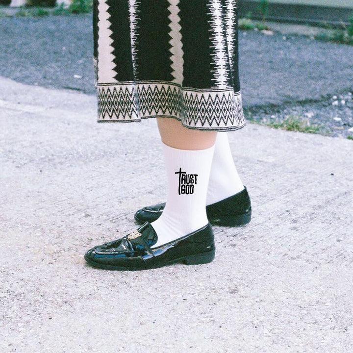 Christianartworkshop Trust God Cross-Design Faith Crew Socks: Walk Boldly with Christ - White - Women (EU 36-39/US 8.5-9) - image 9