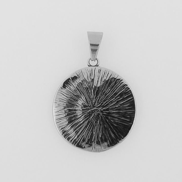 Christianartworkshop Retro Style Our Lady Virgin Marry Pattern Round Pendant Necklace