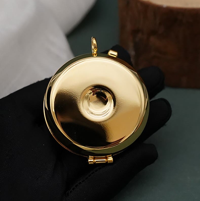 Christianartworkshop Gold-Plated Pyx with "See This Man" Pattern–Sacred Vessel for the Holy Eucharist - image 3