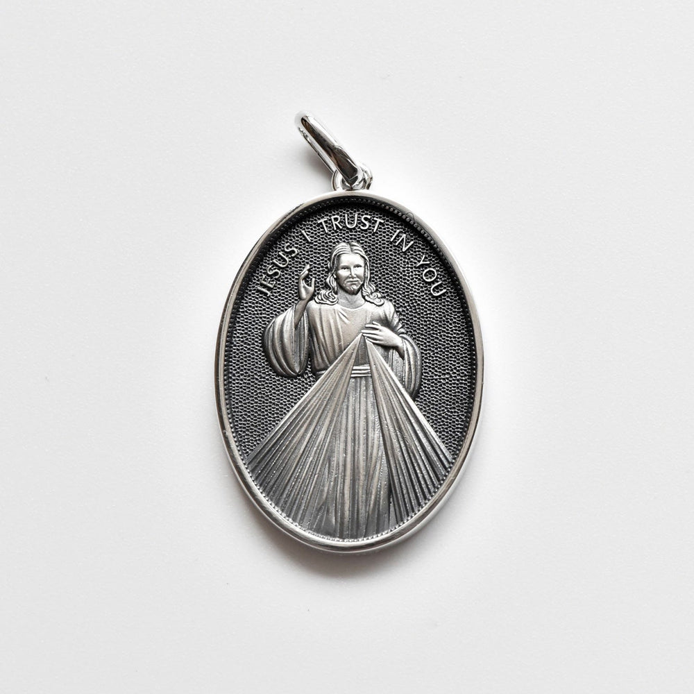 Christianartworkshop Antique Style Sterling Silver Antique Divine Mercy Jesus Oval Medal Necklace - image 1